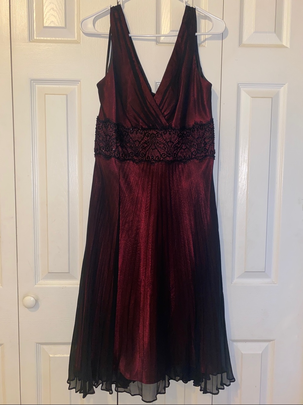 Jones New York Deep Wine V-Neck Silk Evening Gown